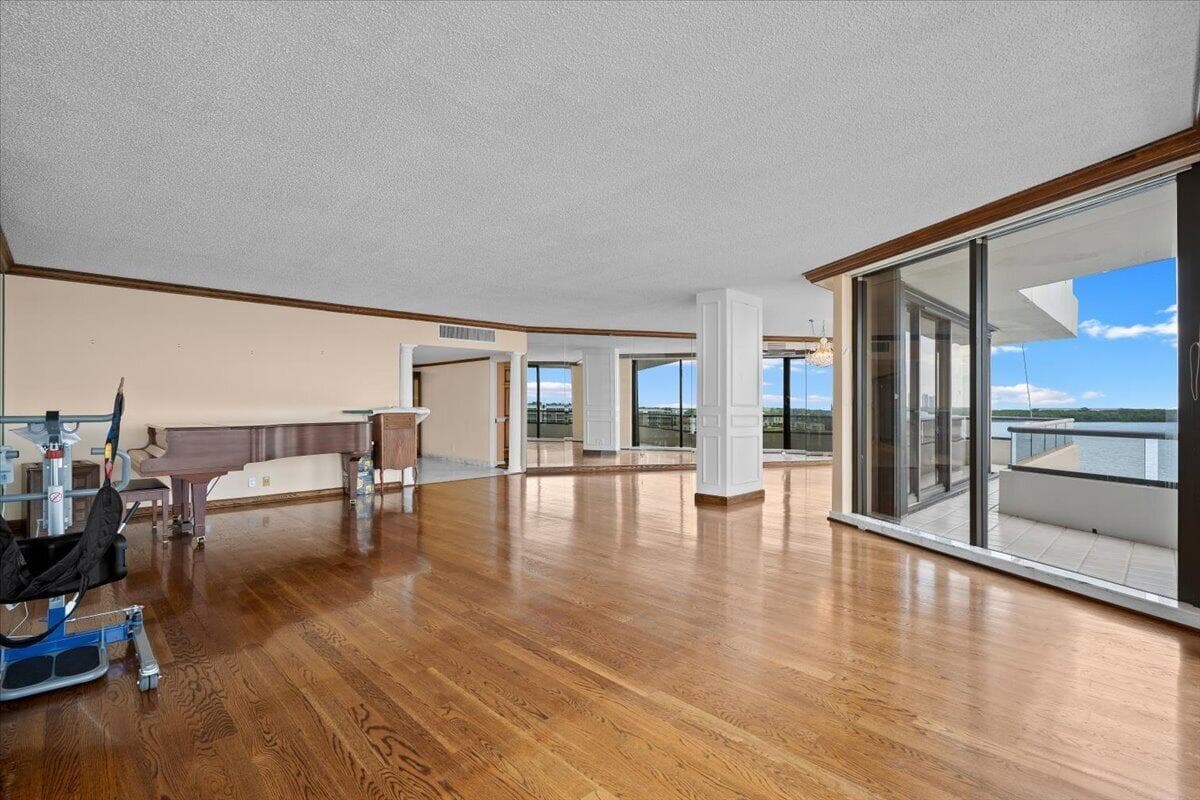 100 Lakeshore Drive 558 photo 3