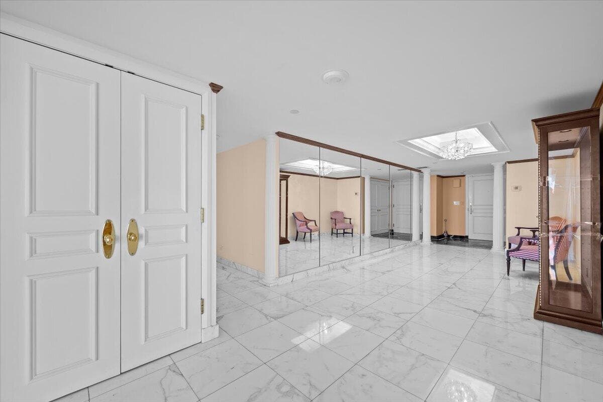 100 Lakeshore Drive 558 photo 8