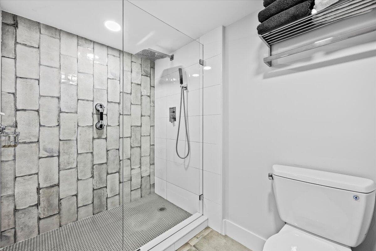 120 Lakeshore Drive 4360 photo 17