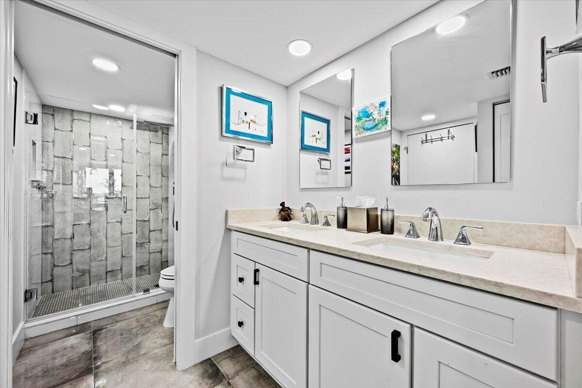 120 Lakeshore Drive 4360 photo 16