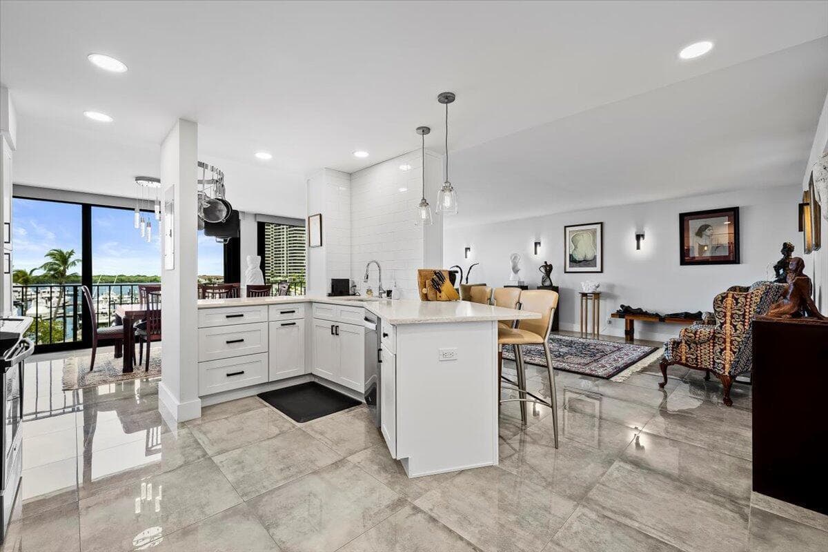 120 Lakeshore Drive 4360 photo 1