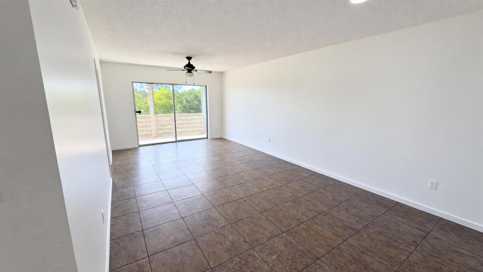 4131 STIRLING 305 photo 2