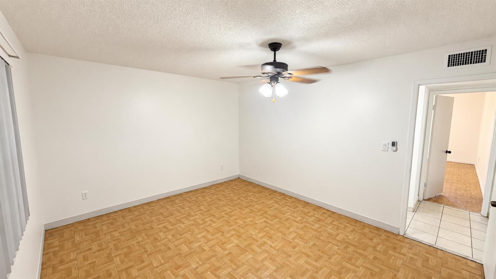4131 STIRLING 305 photo 10