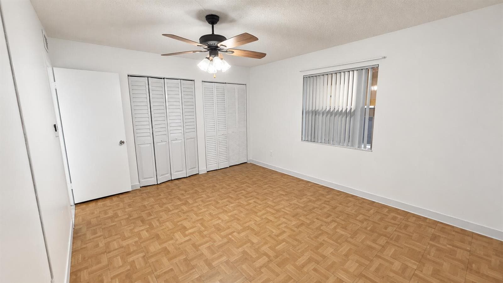 4131 STIRLING 305 photo 11