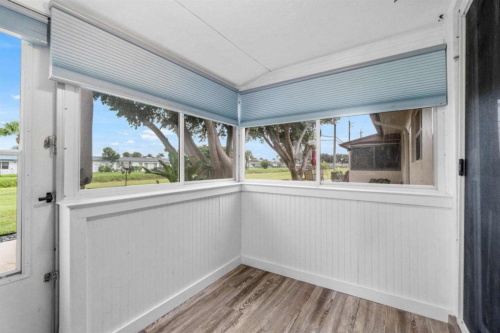 2883 CROSLEY Drive W F photo 23
