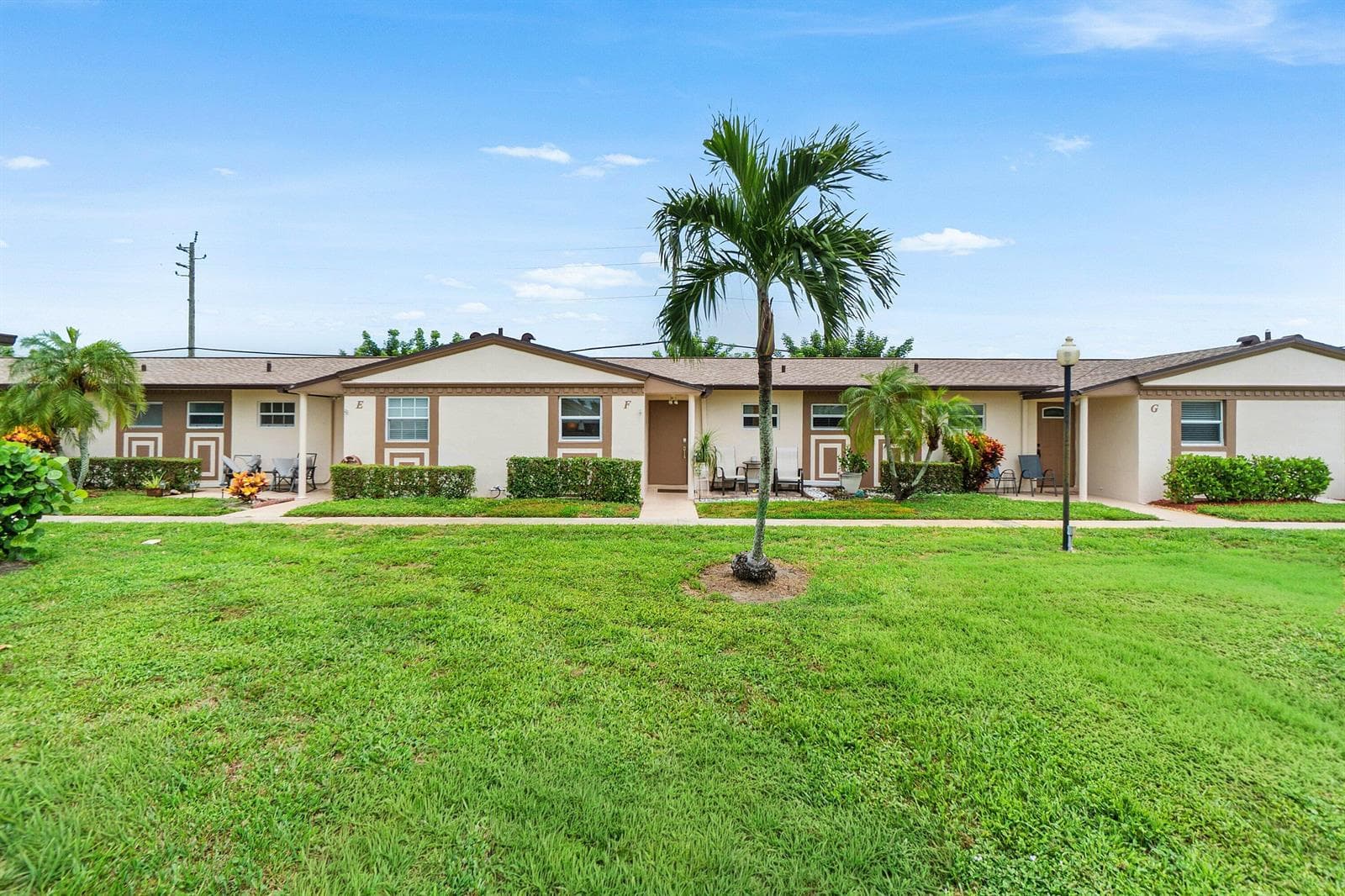 2883 CROSLEY Drive W F photo 1