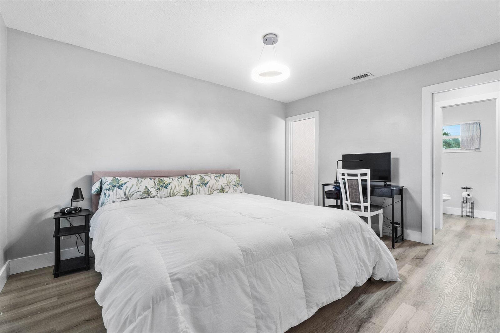 2883 CROSLEY Drive W F photo 18