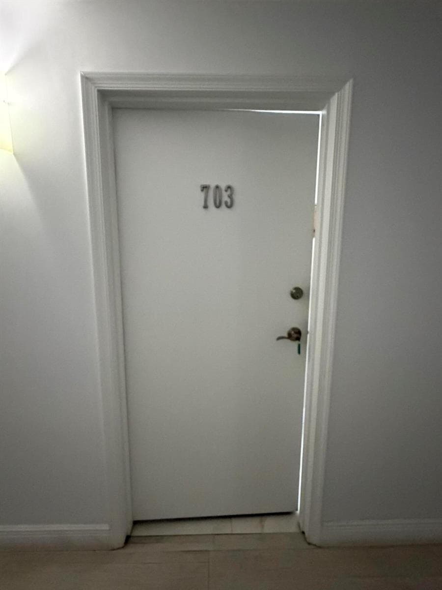 1505 N RIVERSIDE Drive 703 photo 6