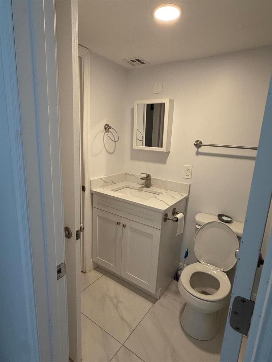 1505 N RIVERSIDE Drive 703 photo 16