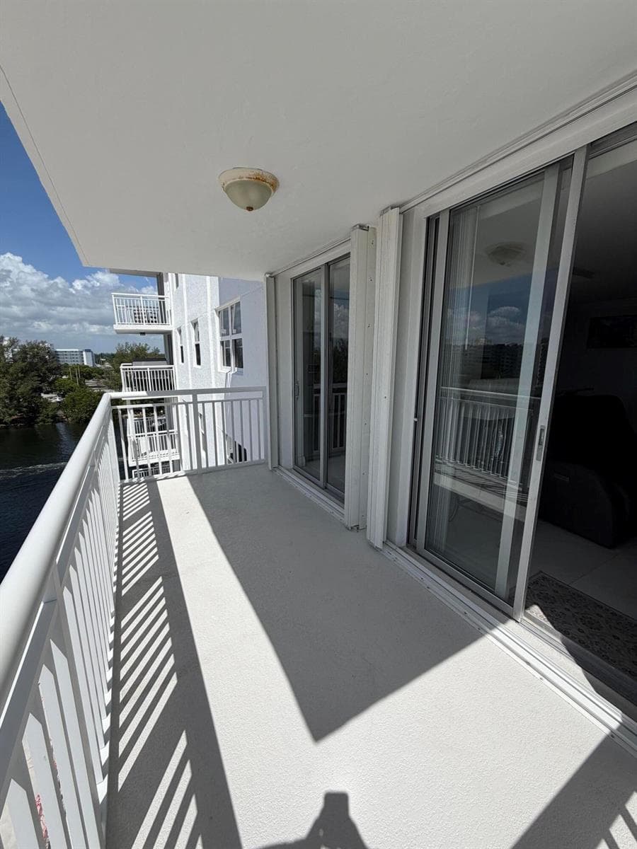 1505 N RIVERSIDE Drive 703 photo 22