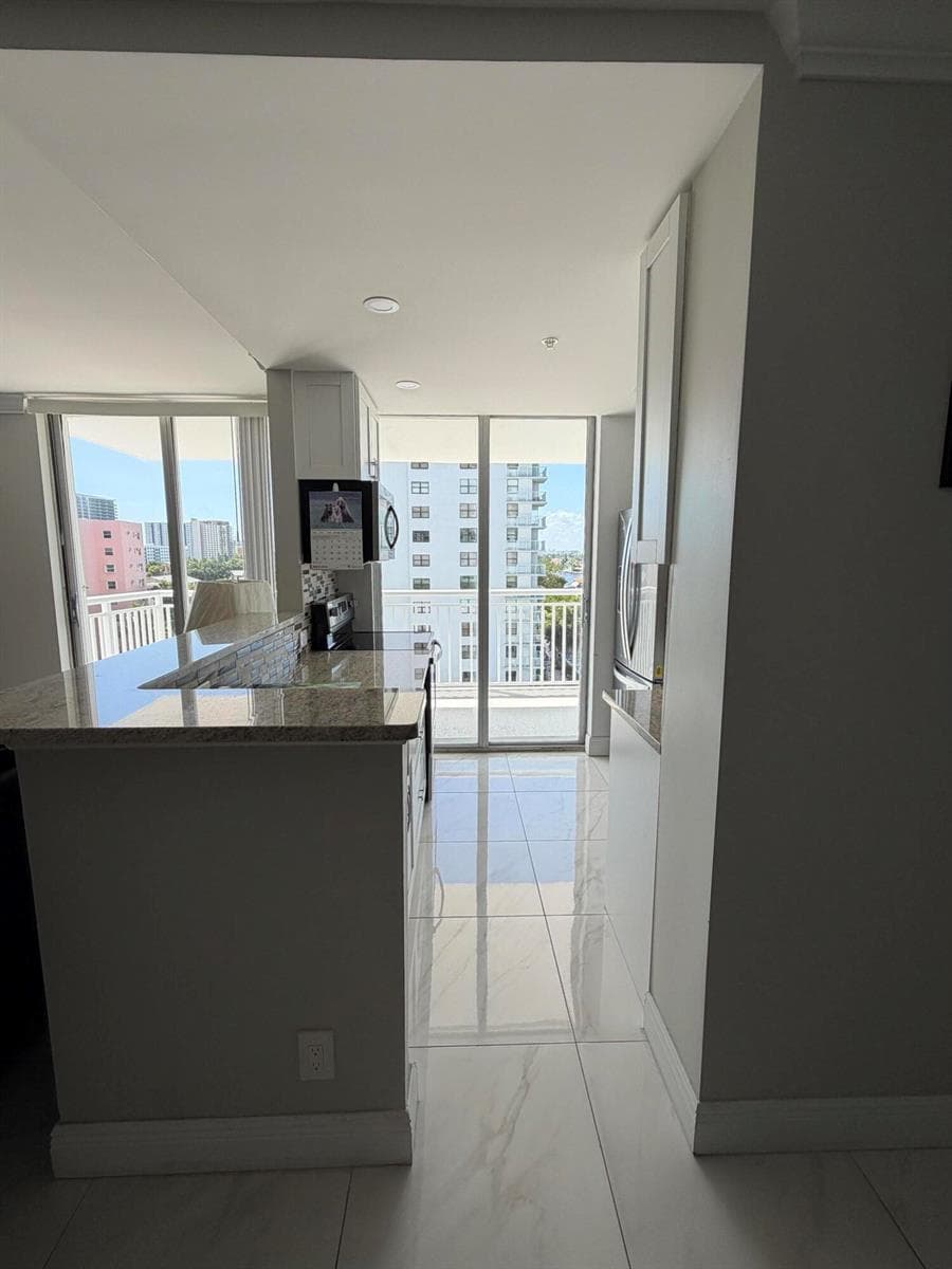 1505 N RIVERSIDE Drive 703 photo 10