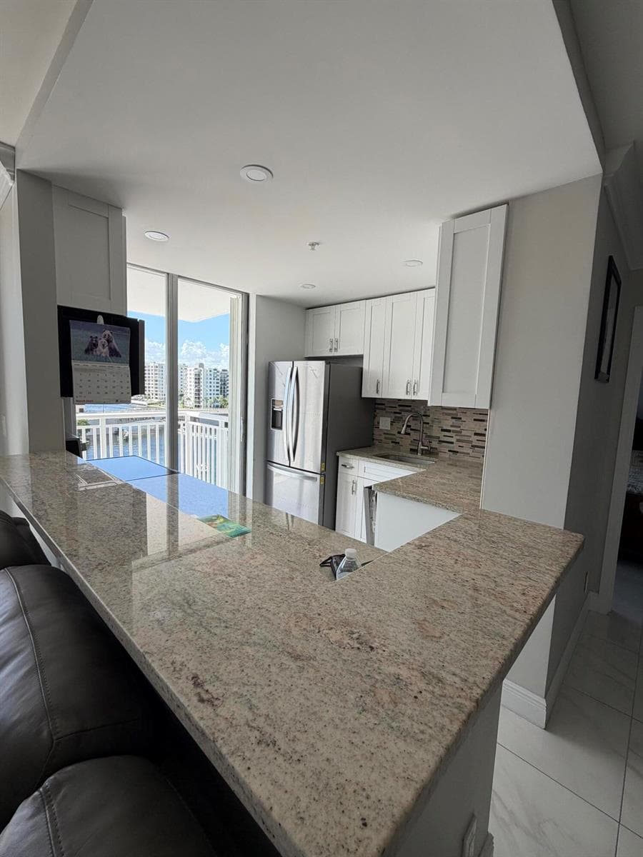 1505 N RIVERSIDE Drive 703 photo 11