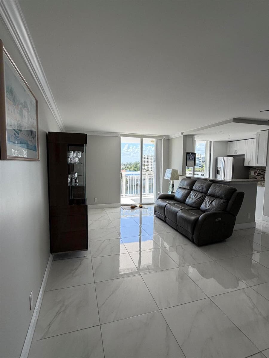 1505 N RIVERSIDE Drive 703 photo 8