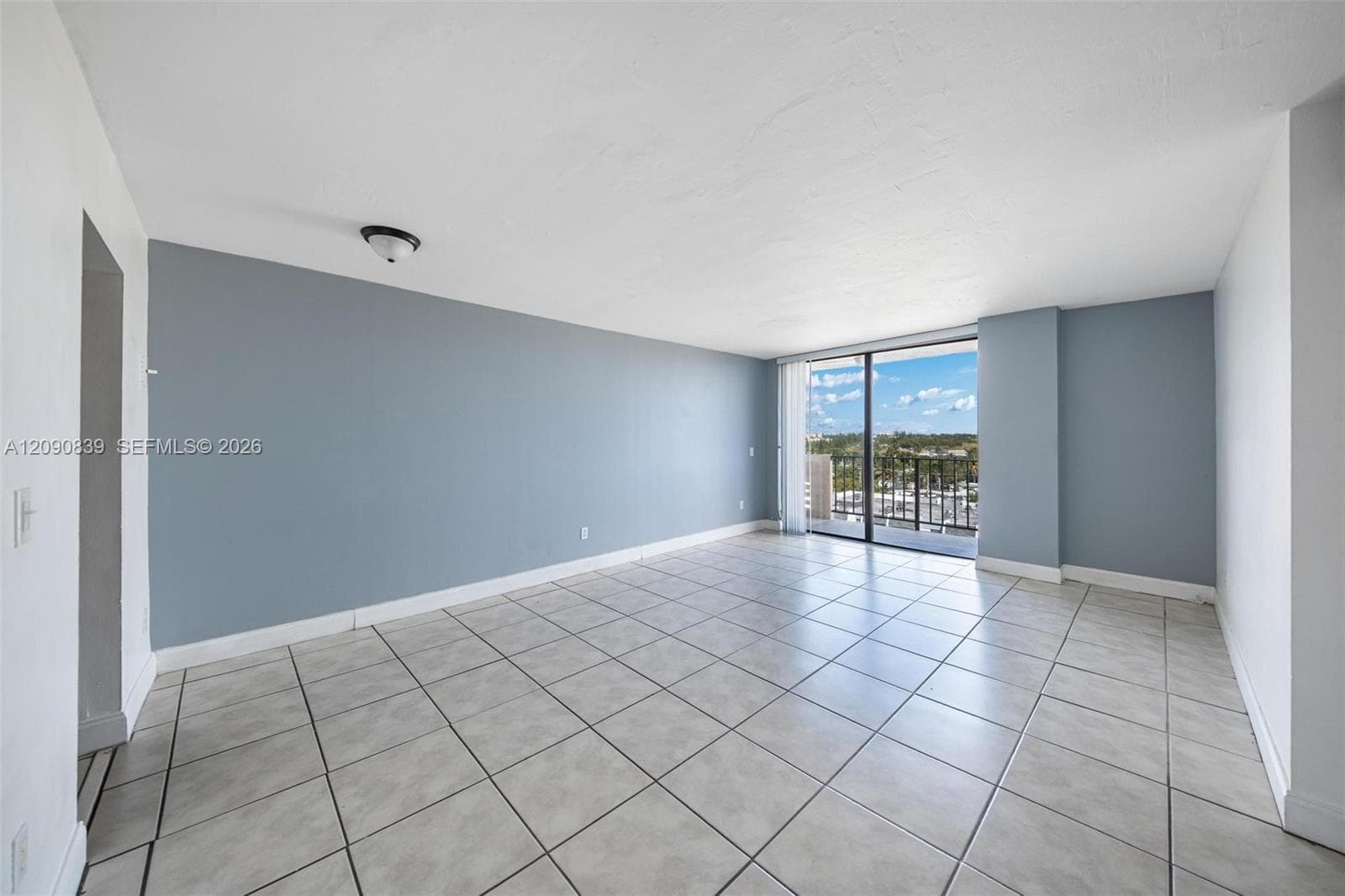 2350 NE 135th St 811 photo 23
