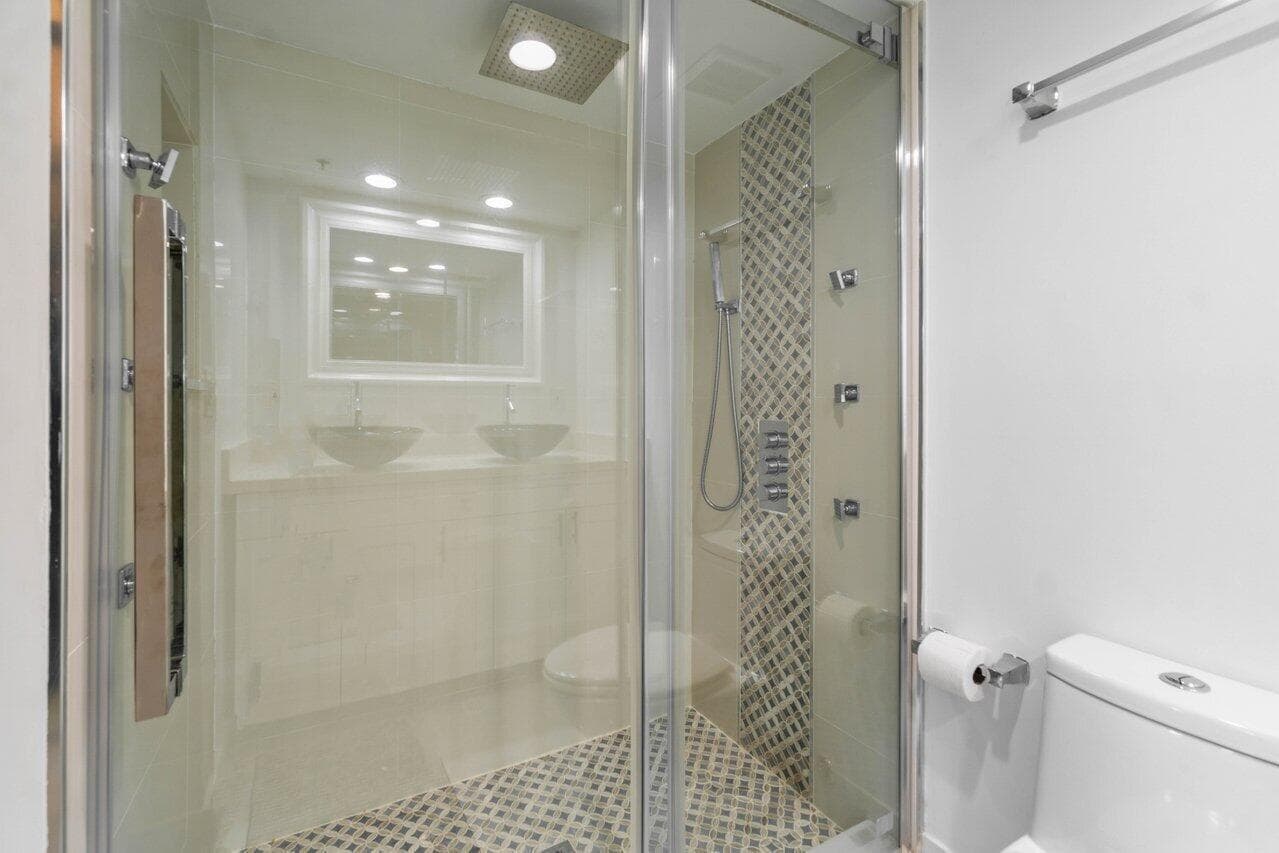 180 YACHT CLUB Way 102 photo 18