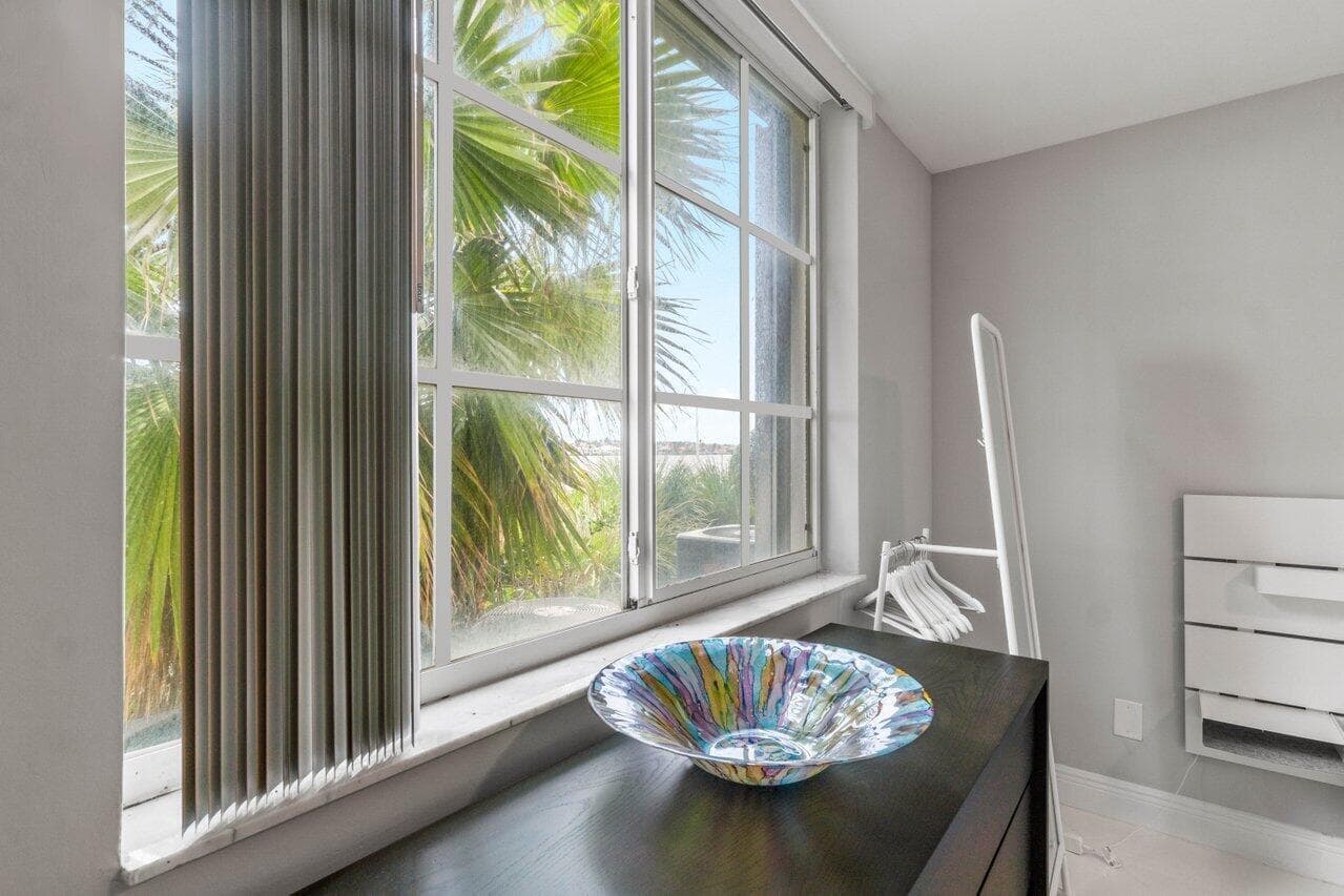 180 YACHT CLUB Way 102 photo 15