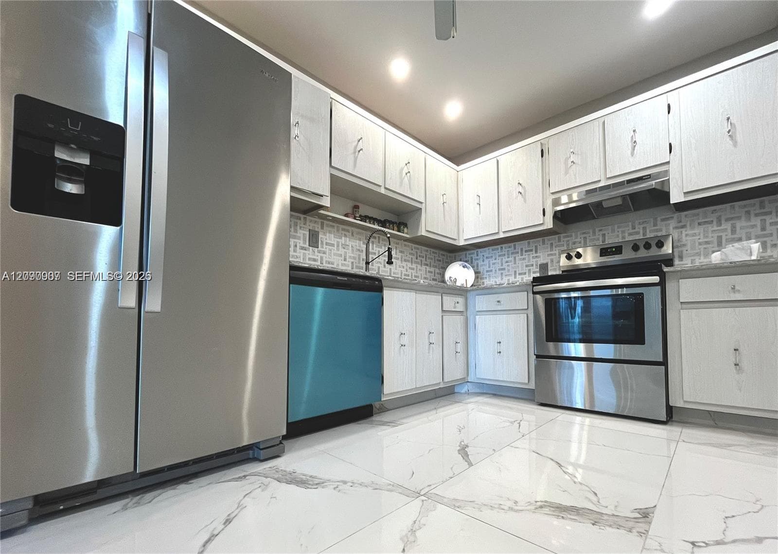 100 Bayview Dr 1827 photo 9
