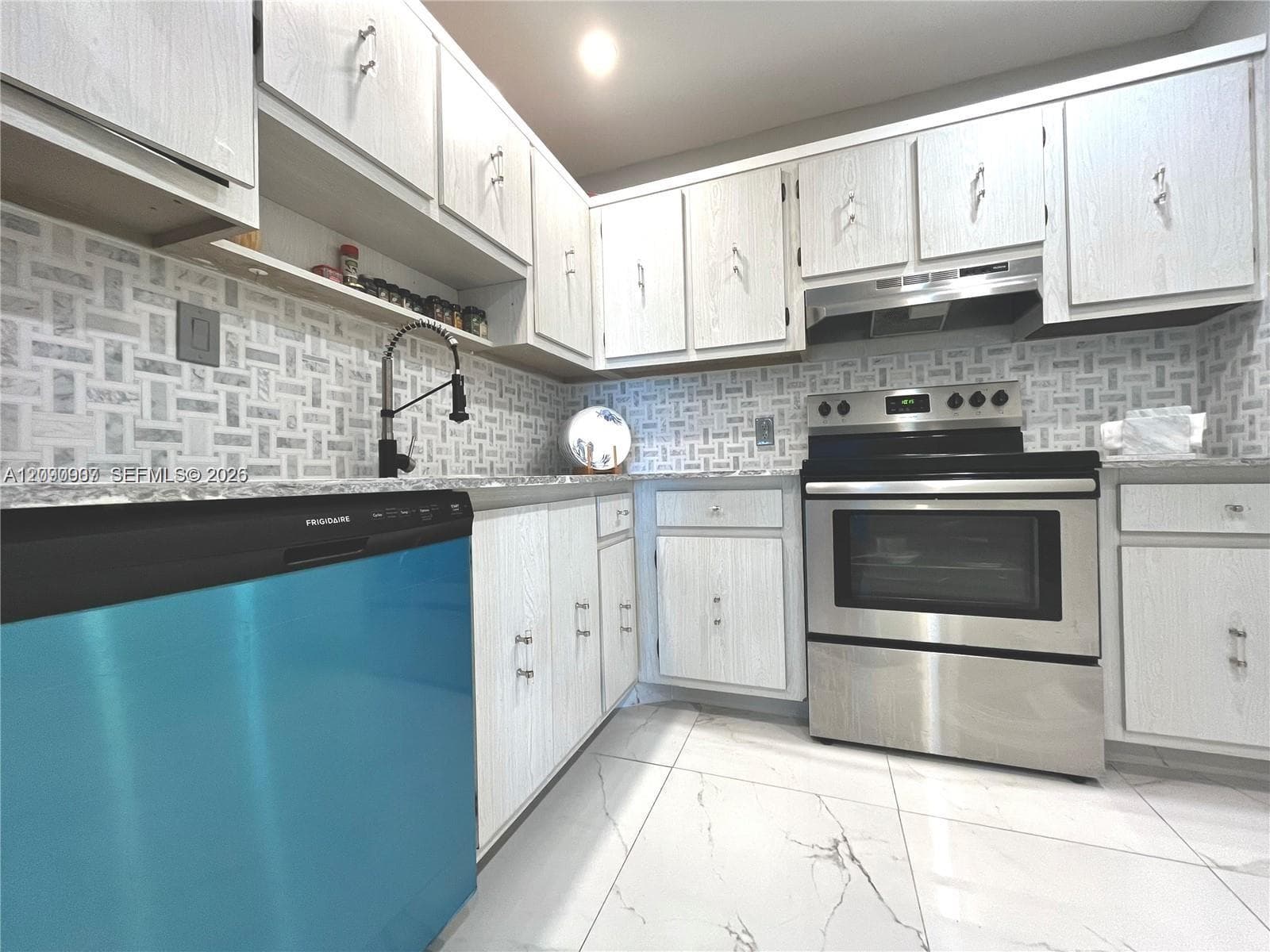 100 Bayview Dr 1827 photo 10
