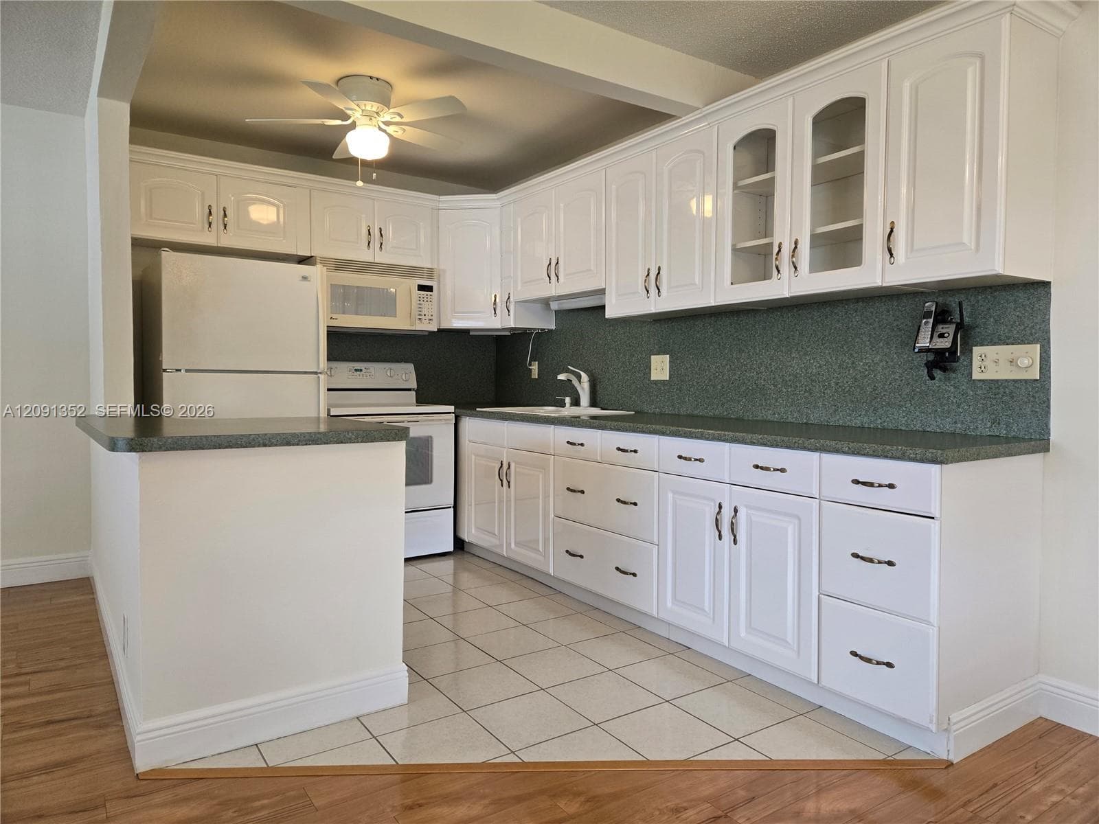 880 W Horizons W 205 photo 9