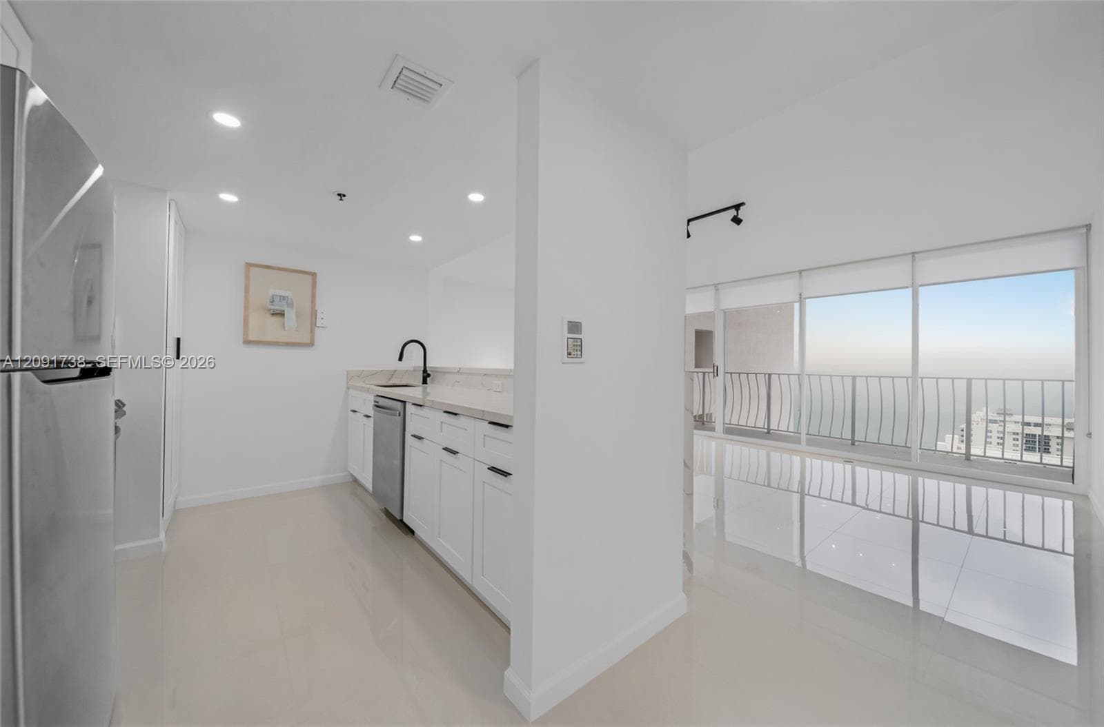 7601 E Treasure Dr 2321 photo 1