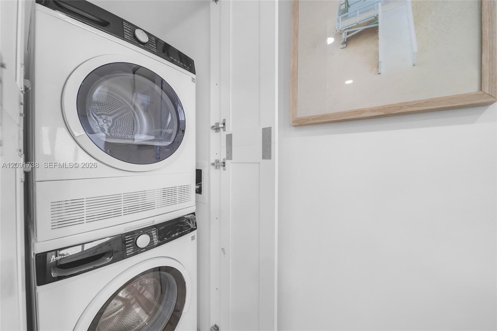 7601 E Treasure Dr 2321 photo 5