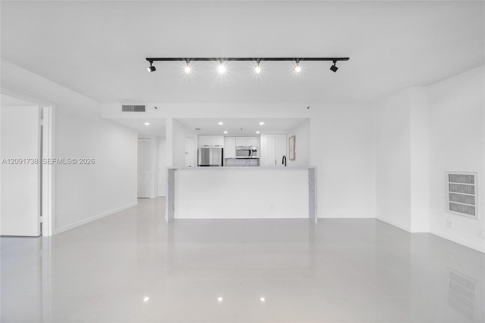 7601 E Treasure Dr 2321 photo 11