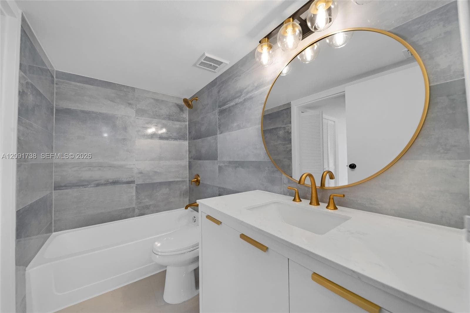 7601 E Treasure Dr 2321 photo 19