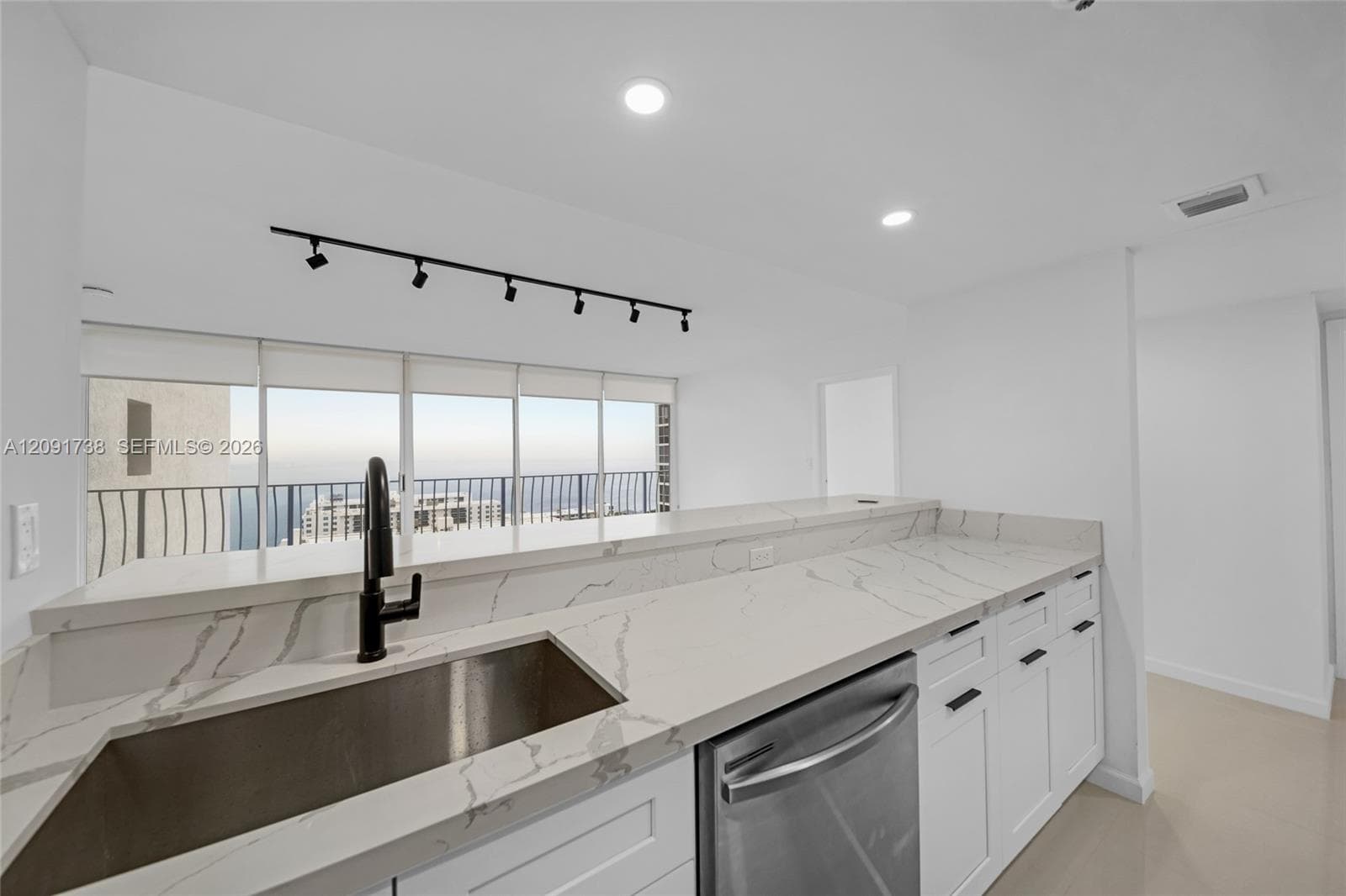 7601 E Treasure Dr 2321 photo 4