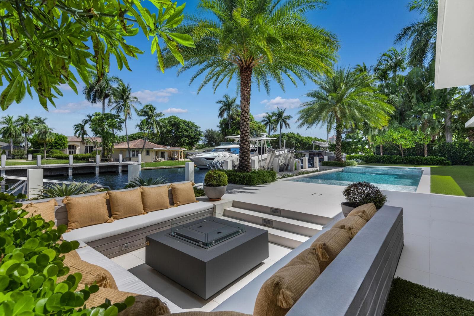2423 Castilla Isle photo 1