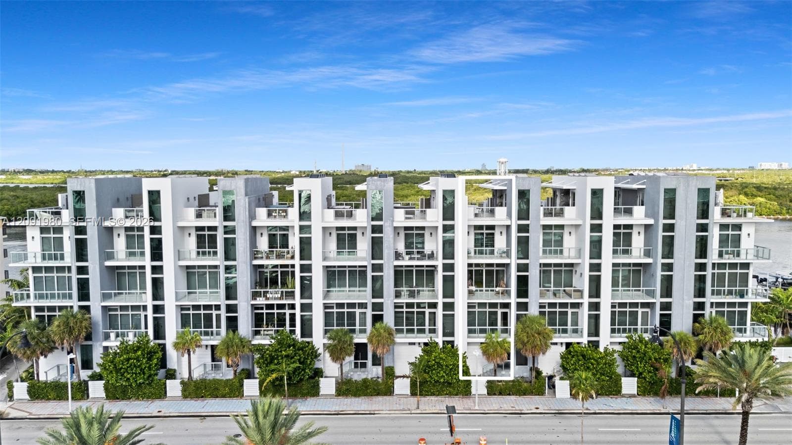2860 N Ocean Dr photo 4