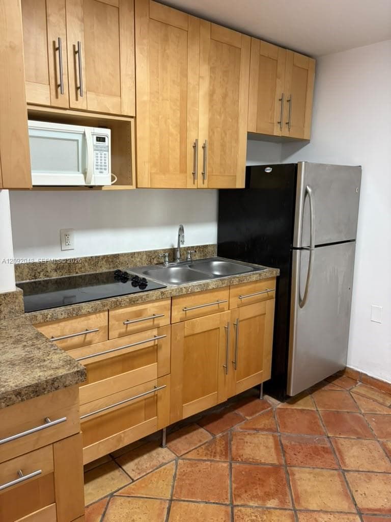 645 NE 77th St 8 photo 8