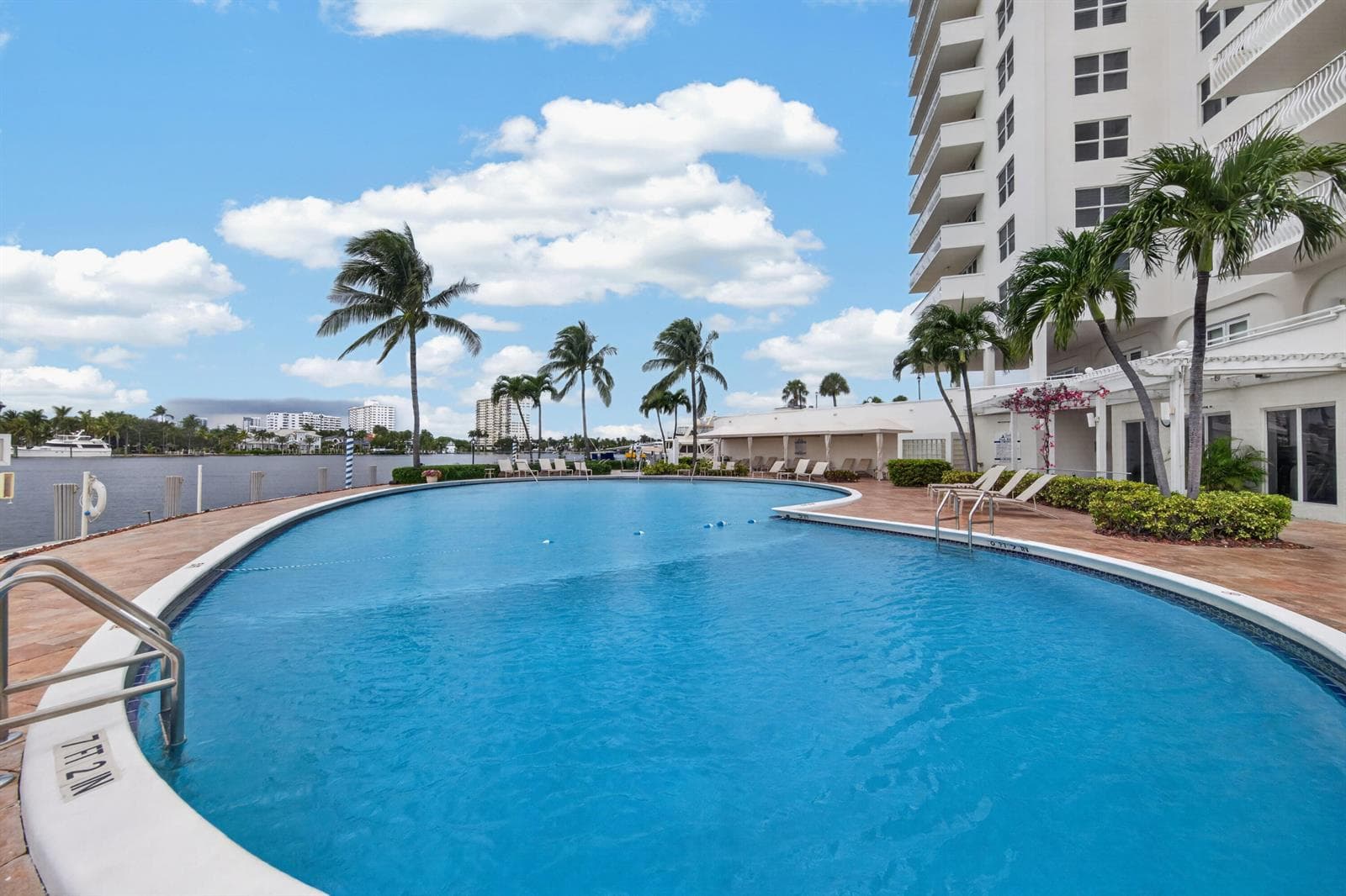 1 Las Olas Circle 1507 photo 2