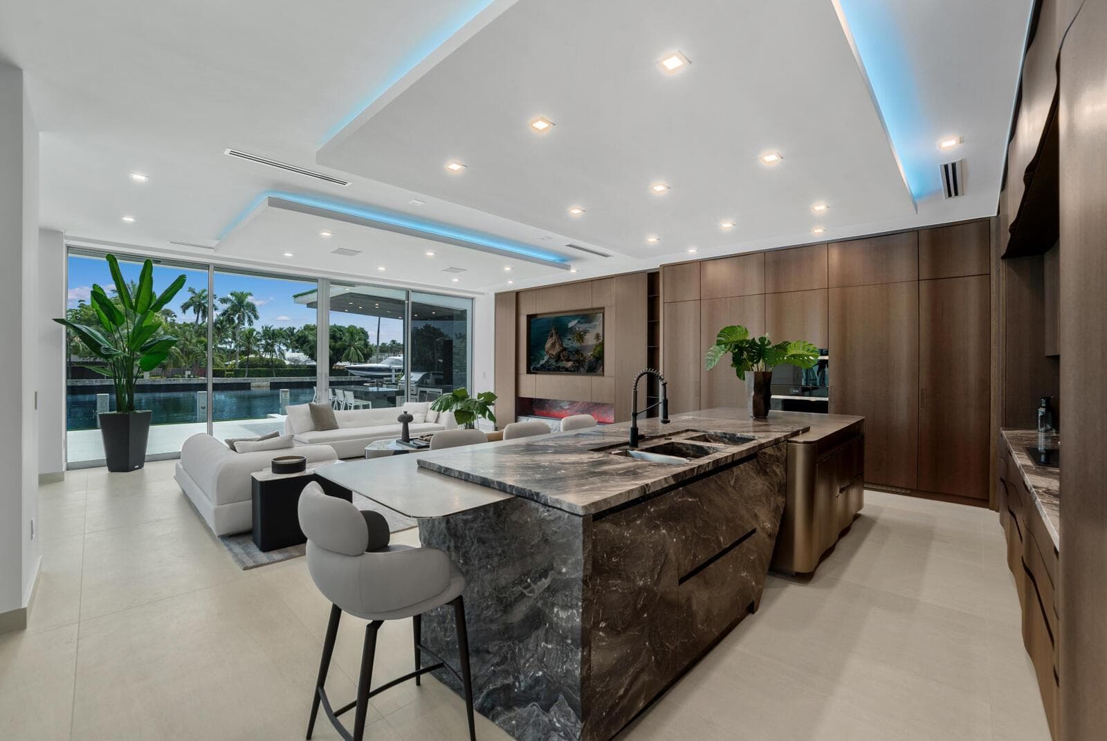 414 ROYAL PLAZA Drive photo 8