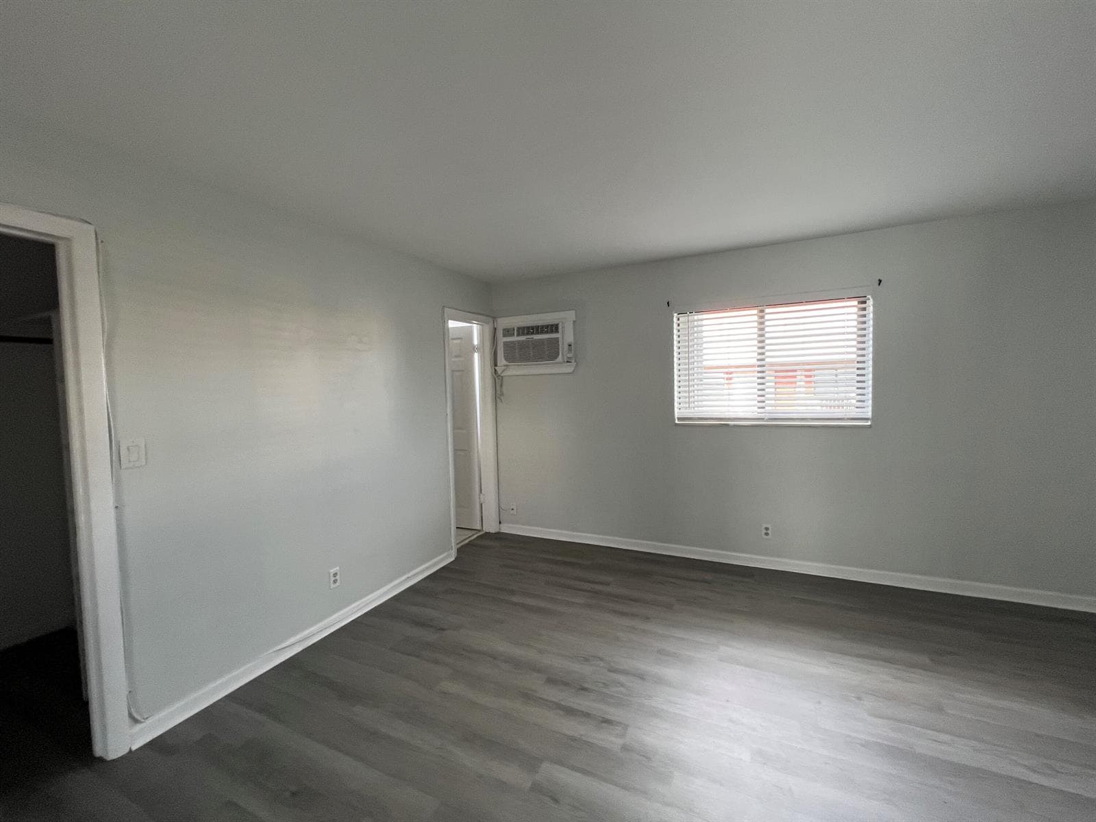 131 SHORE Court B4 photo 13