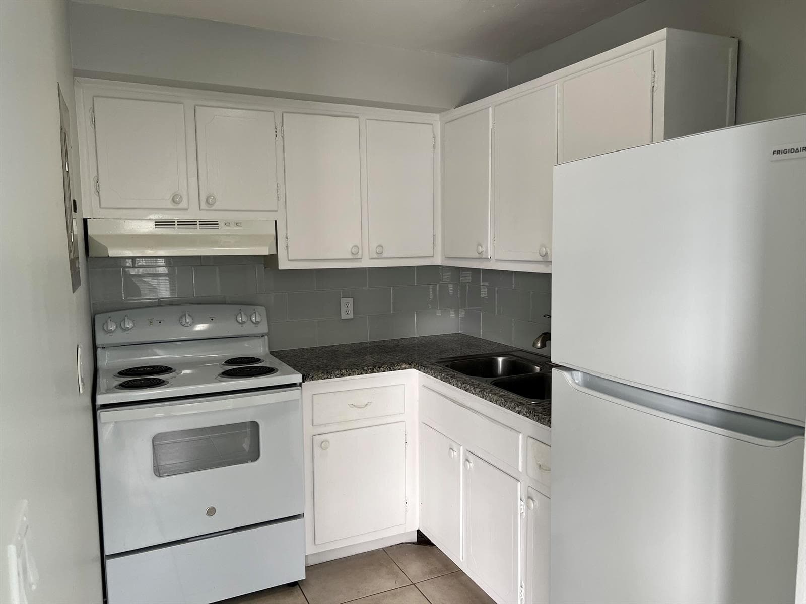 131 SHORE Court B4 photo 10
