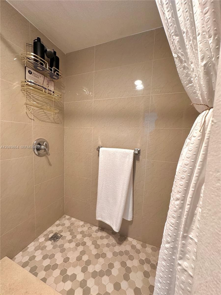 300 Bayview Dr 701 photo 17