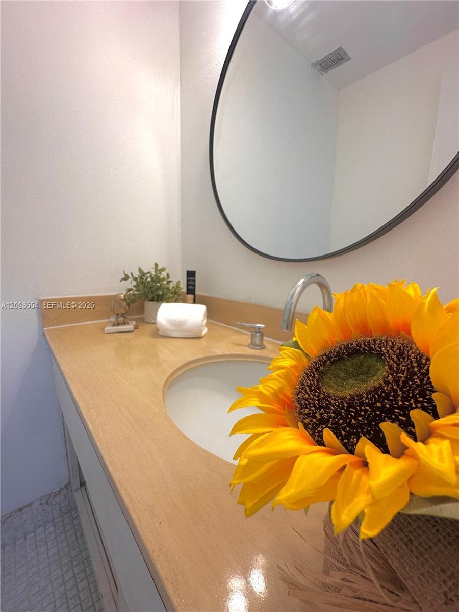 300 Bayview Dr 701 photo 20