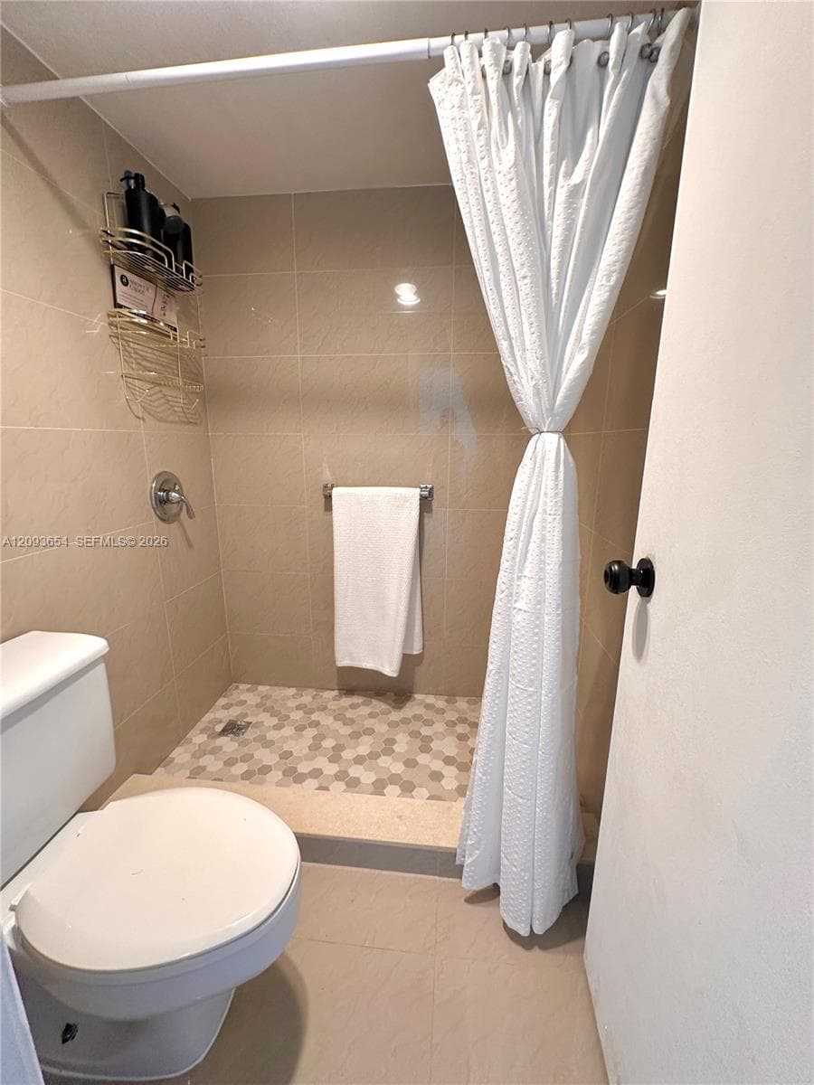300 Bayview Dr 701 photo 18