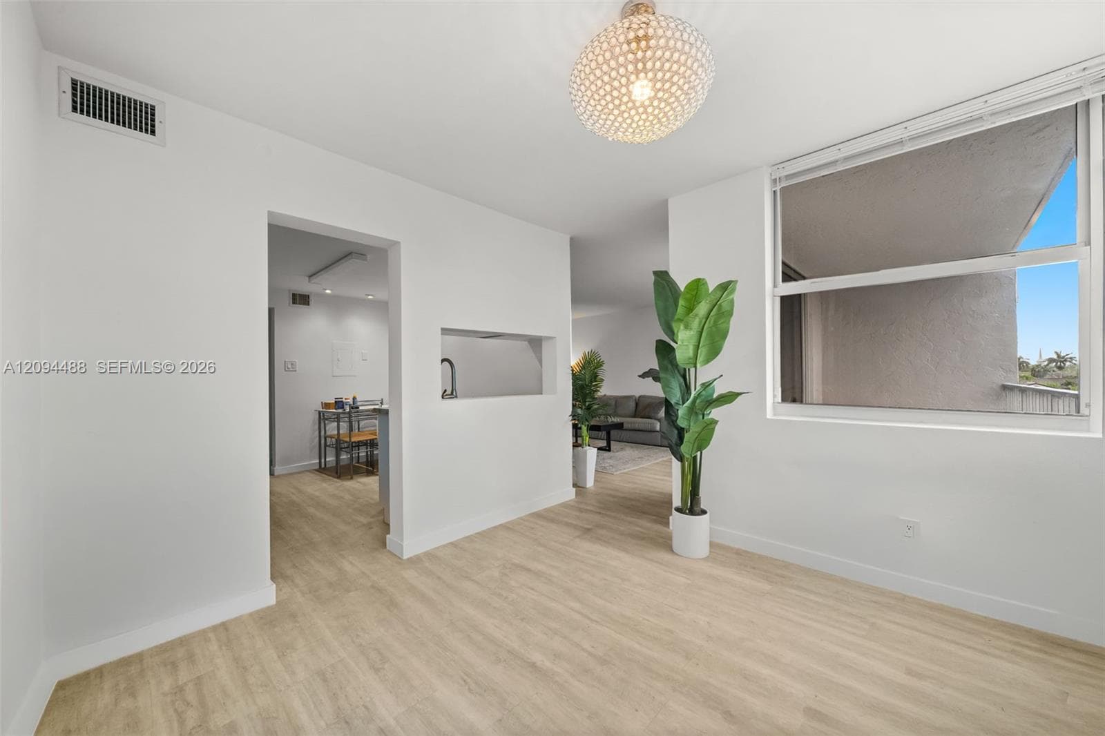 16565 NE 26th Ave 4D photo 6