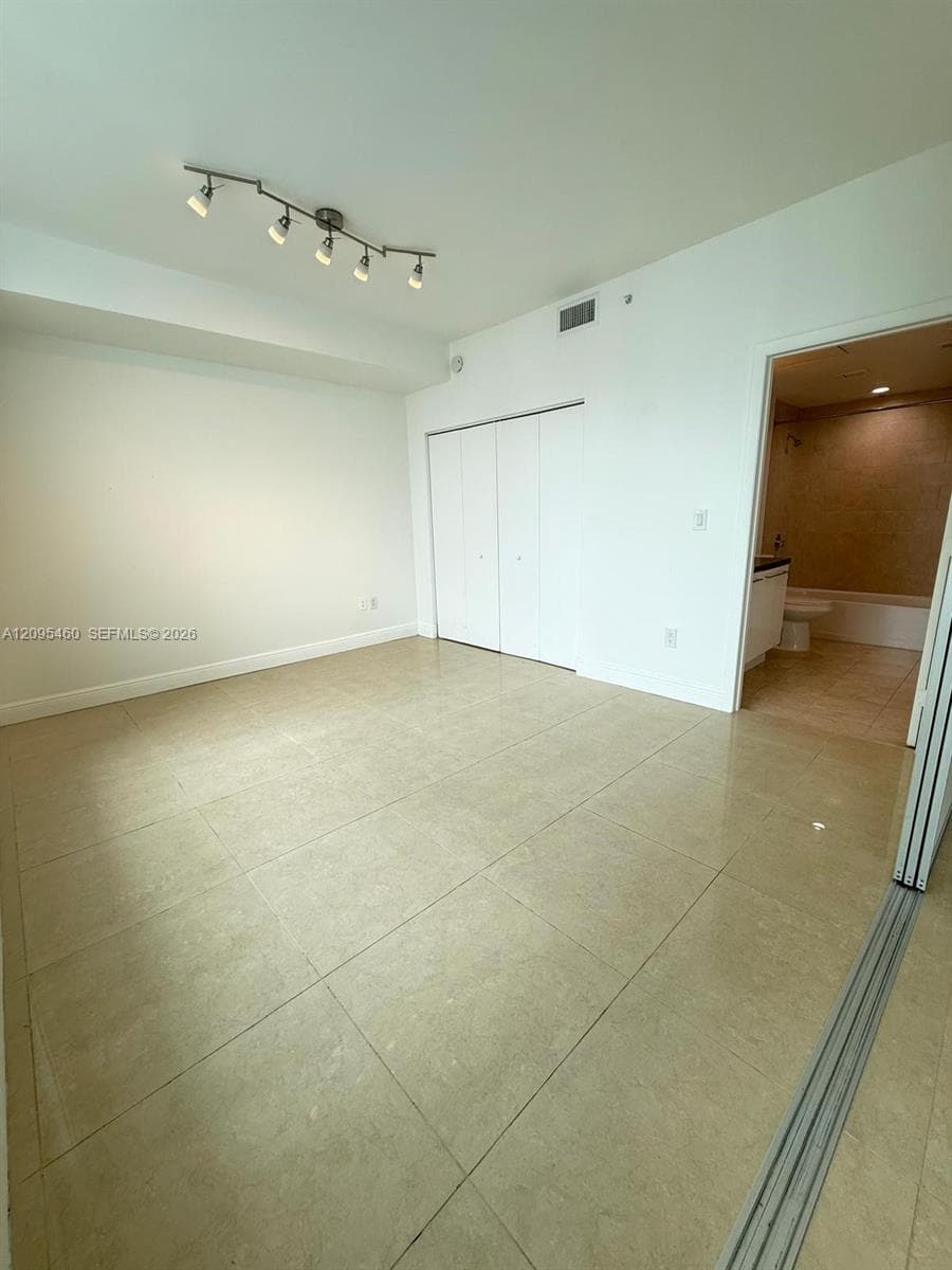 90 SW 3rd St 3510 photo 17