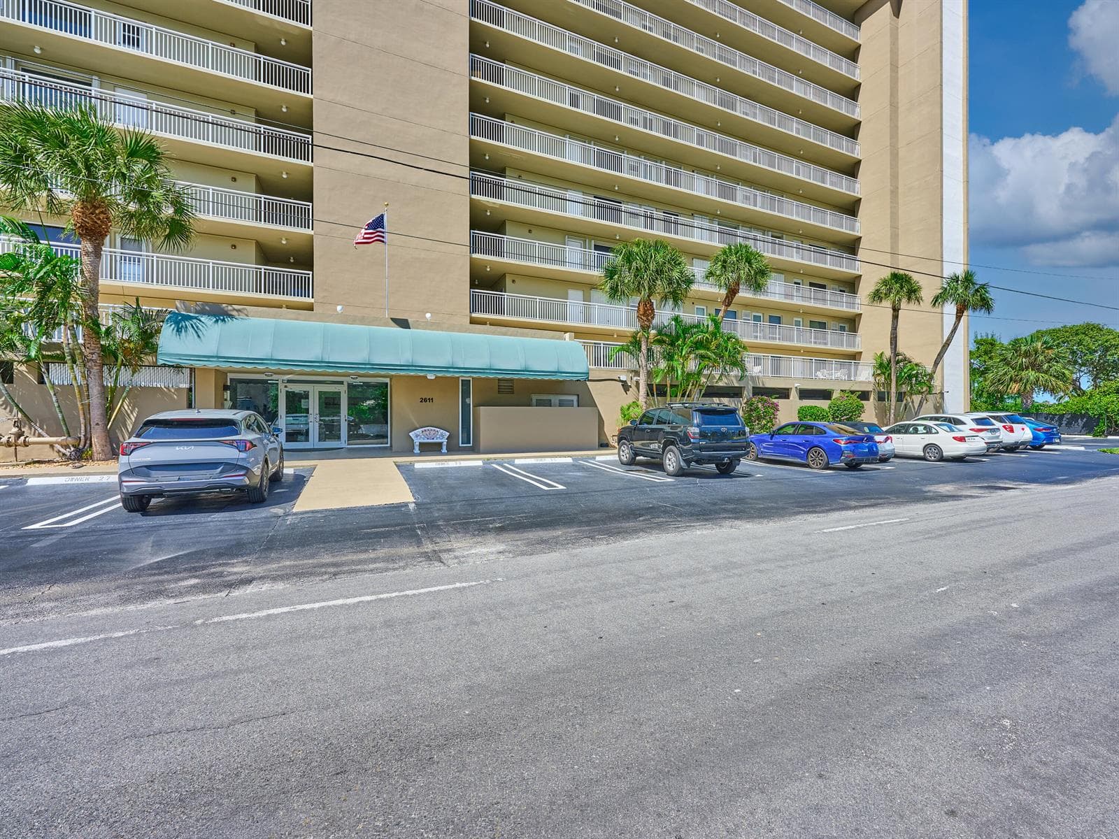 2611 N Riverside Drive 606 photo 1