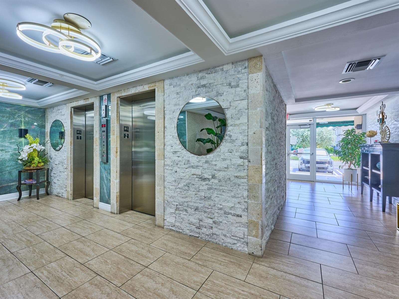 2611 N Riverside Drive 606 photo 4
