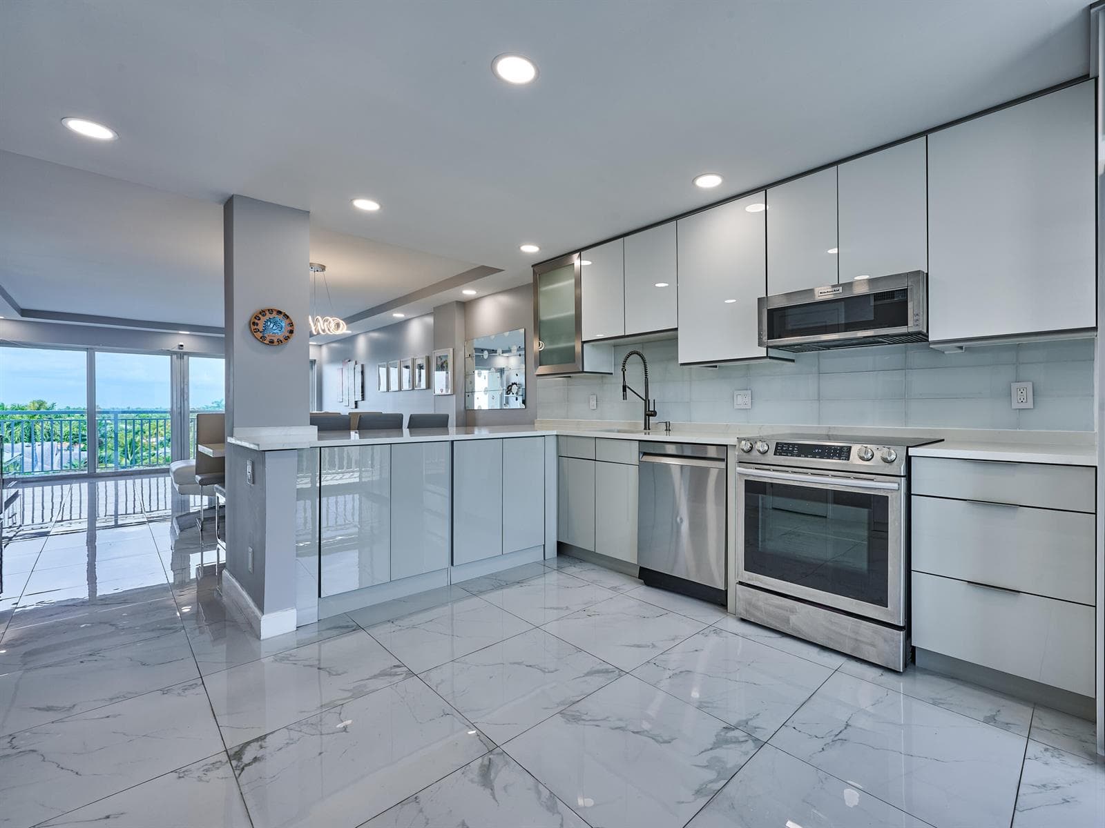 2611 N Riverside Drive 606 photo 8