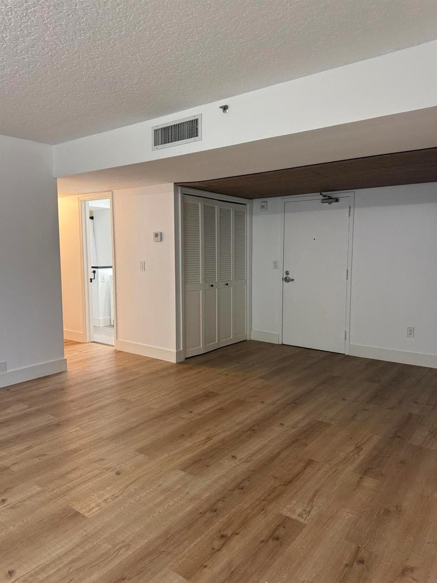 859 JEFFERY Street 1030 photo 7