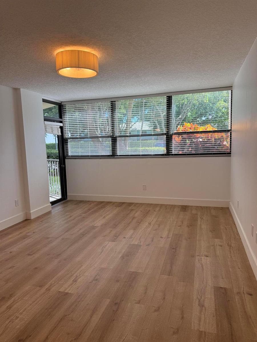 859 JEFFERY Street 1030 photo 8
