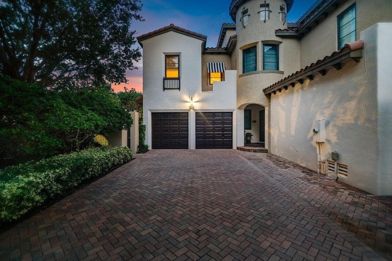 910 VIA VILLAGIO photo 6