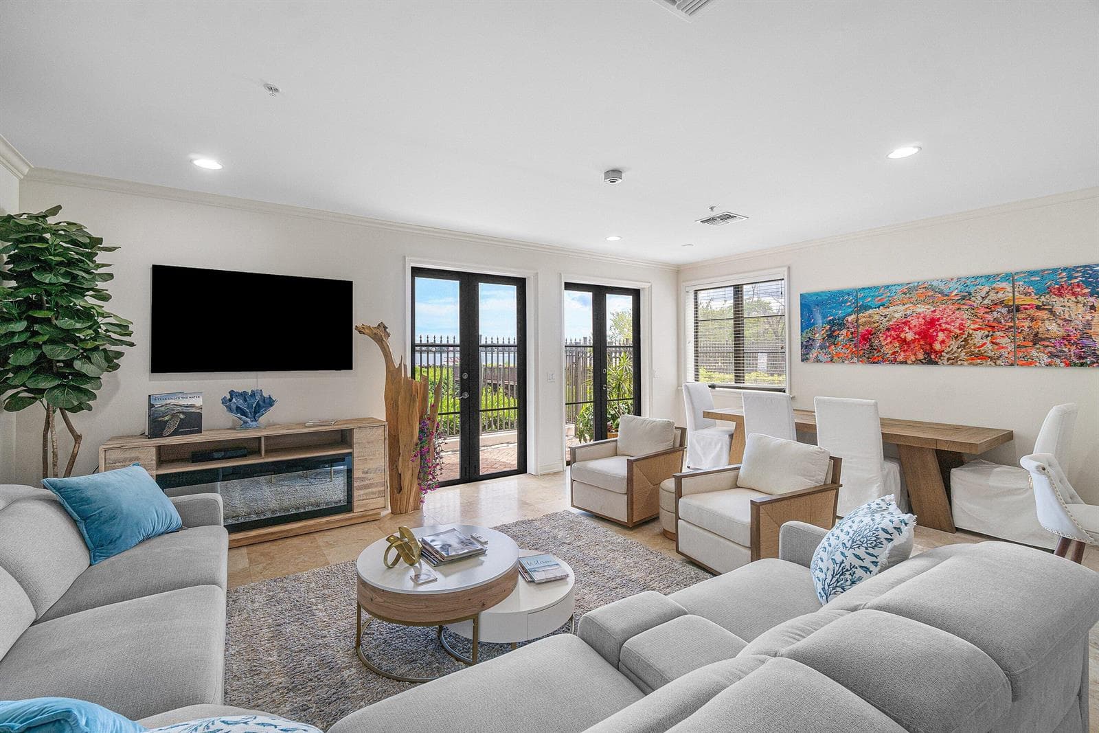 910 VIA VILLAGIO photo 19