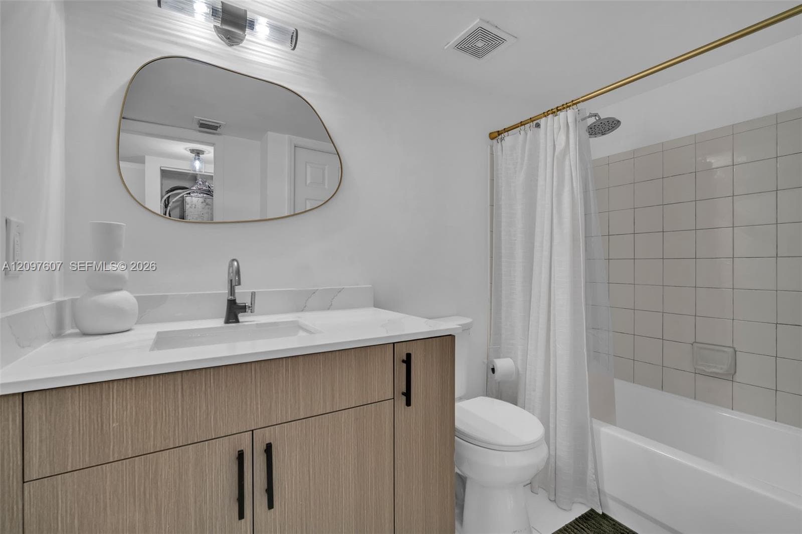 2921 NE 185th St (Remodeled) 1203 photo 13