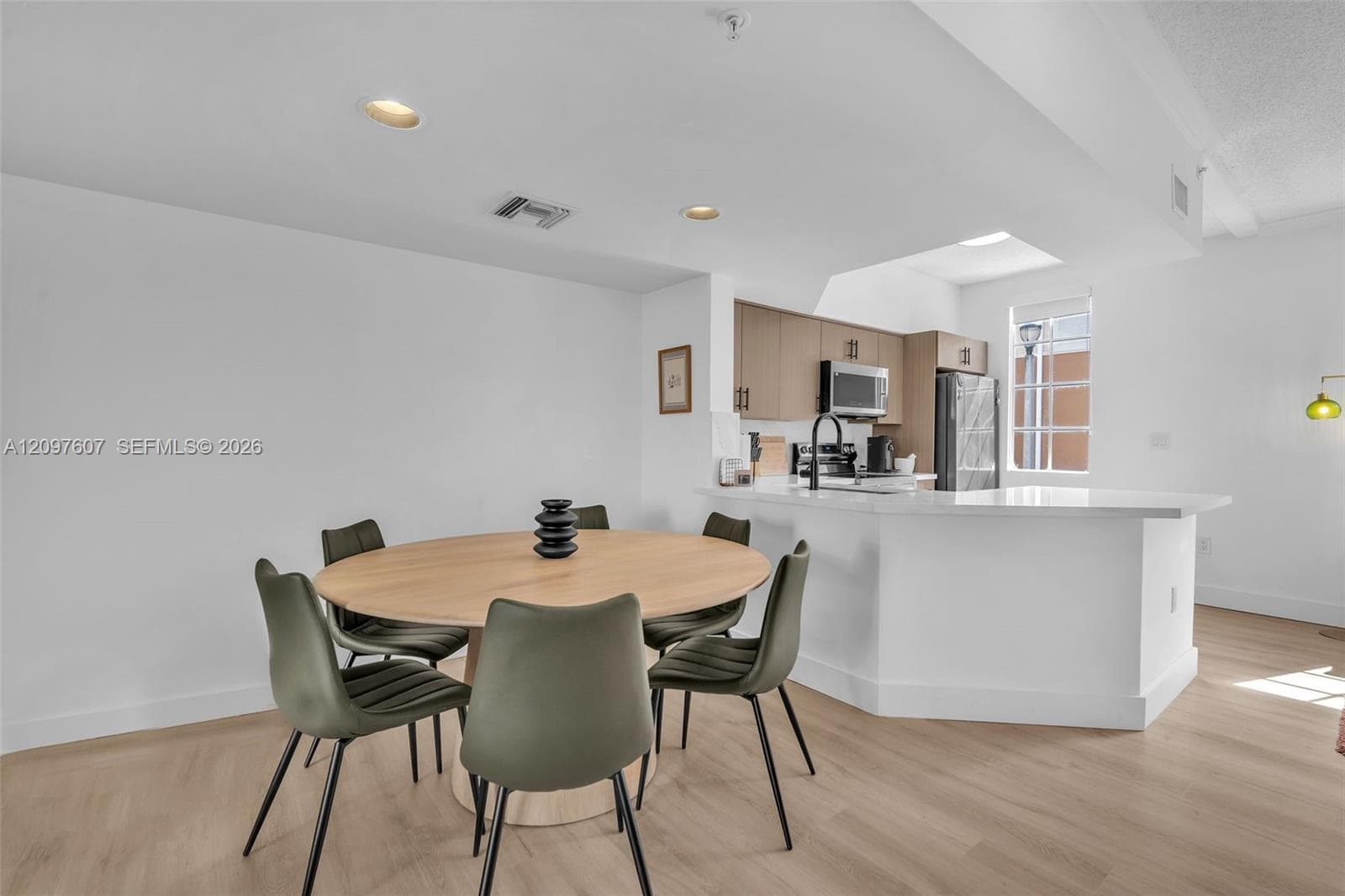 2921 NE 185th St (Remodeled) 1203 photo 17