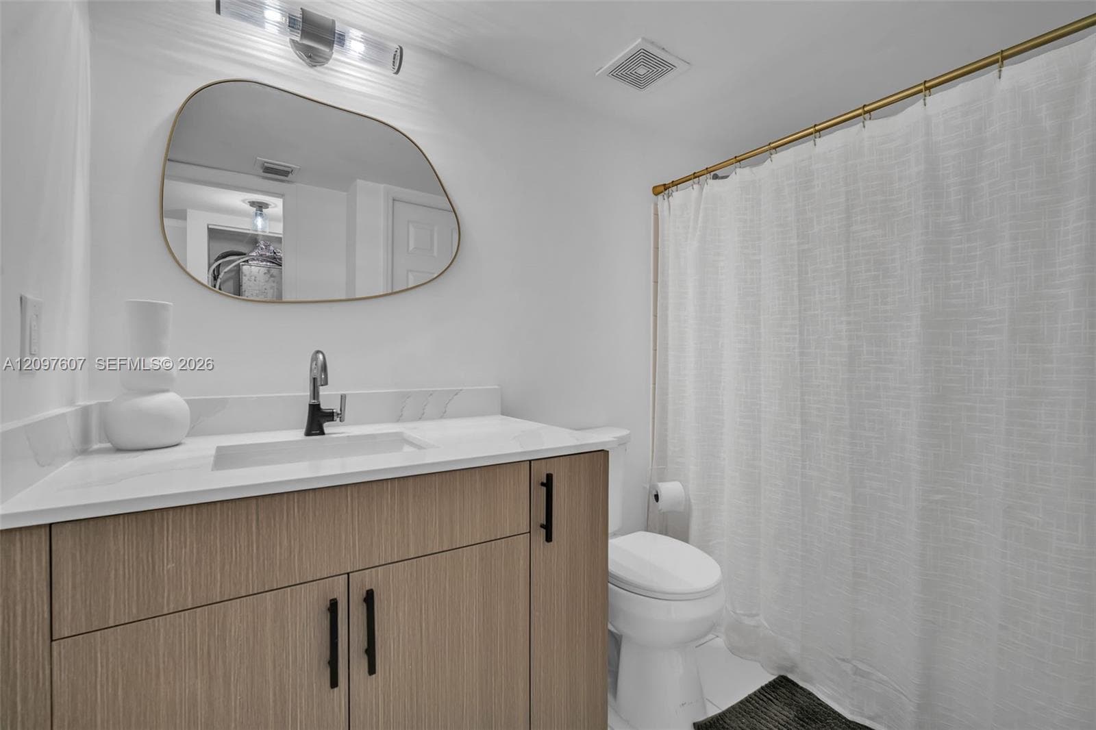 2921 NE 185th St (Remodeled) 1203 photo 24